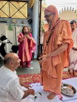 Halt at the residence of Shri Gunjan Vasant Hosangadi in Lucknow en route to Ayodhya (22 March 2025)